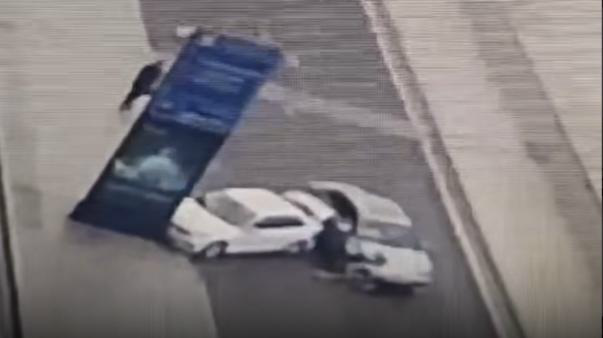 昆明机场一女子取行李被撞身亡 事故原因正在调查中